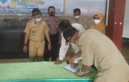PENYALURAN BLT DANA DESA TAHAP 4 TAHUN 2021 DESA JAJAR